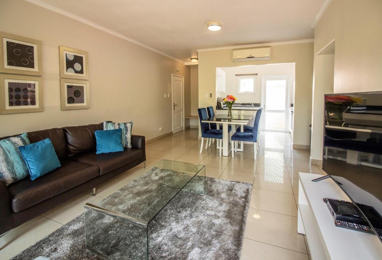 Villa Via Executive Suites With Power Back-Up Сэндтон Экстерьер фото