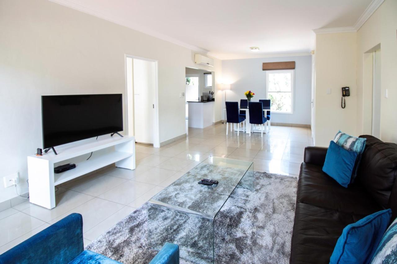 Villa Via Executive Suites With Power Back-Up Сэндтон Экстерьер фото
