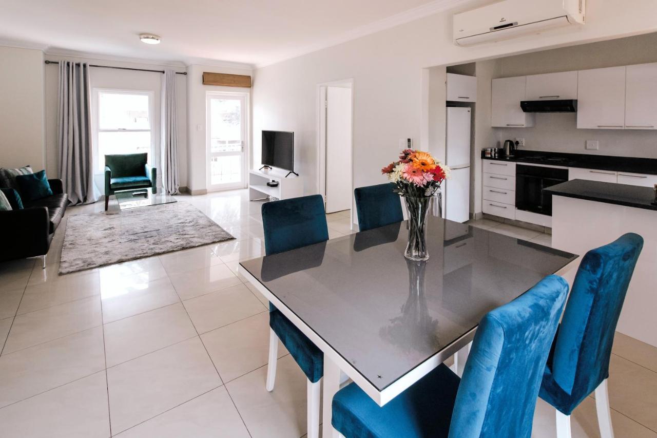 Villa Via Executive Suites With Power Back-Up Сэндтон Экстерьер фото