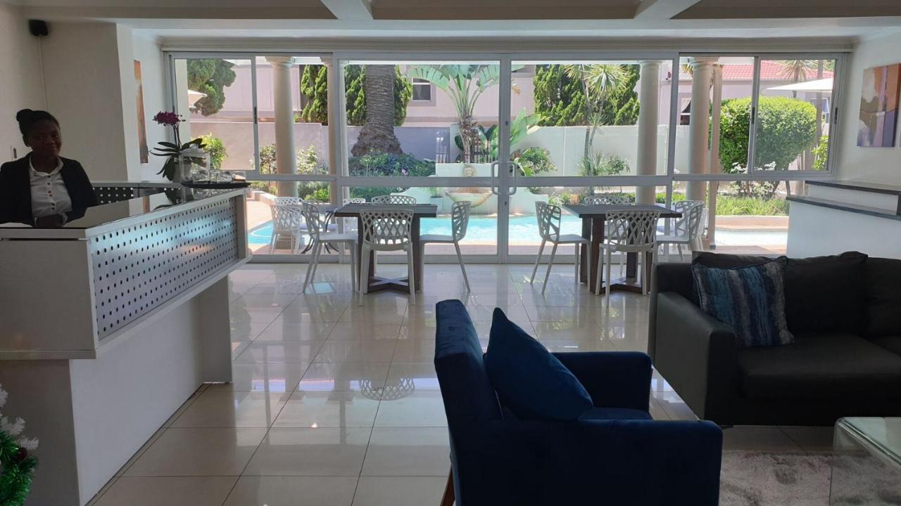Villa Via Executive Suites With Power Back-Up Сэндтон Экстерьер фото