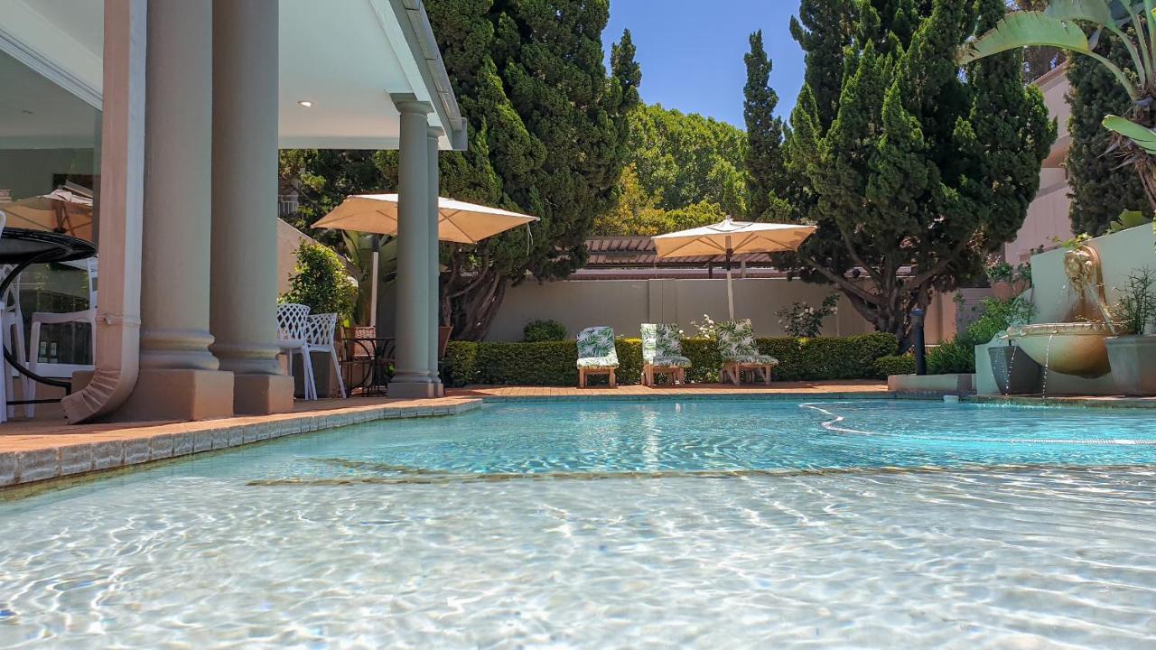 Villa Via Executive Suites With Power Back-Up Сэндтон Экстерьер фото
